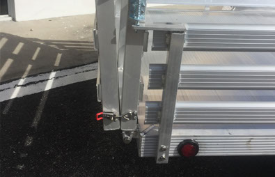 Aluminum Trailer - DMF 5 x 10 bi-fold ramp latch